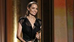Angelina Jolie pevzala estného Oscara za humanitární innost.