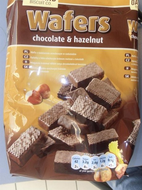 Potravináská inspekce naídila prodejnám Tesco stáhnout polské oplatky Wafers chocolate & hazelnut Oatland. 