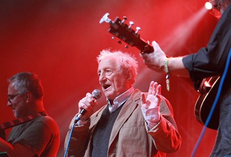 Pavel Bobek na festivalu Rock for people v roce 2011.