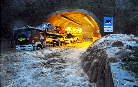 Zaplavený tunel nedaleko msta Olbia