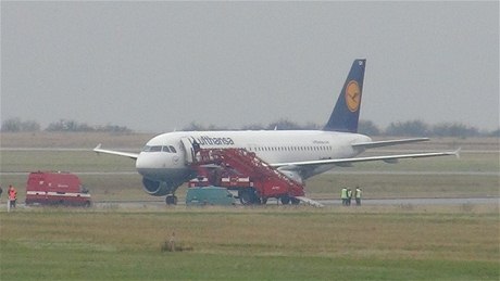 Na praské letit v Ruzyni pistál letoun spolenosti Lufthansa