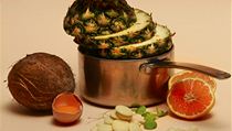 Krém Caramel, ananasovo-kokosová zmrzlina a ananasovo-mandarinková šťáva s potočnicí | na serveru Lidovky.cz | aktuální zprávy
