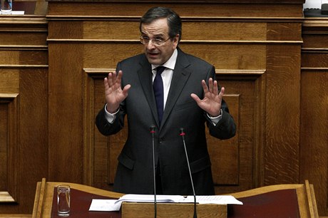 ecký premiér Antonis Samaras pi schvalování rozpotu.