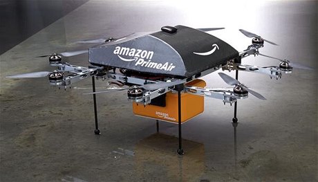 Amazon PrimeAir  Slavný e-shop testuje doruování zásilek bezpilotními letouny.