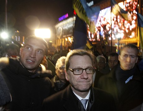 Nmecký ministr zahranií na demonstraci v Kyjev