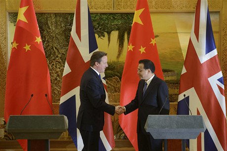 Brtiský premiér David Cameron jednal v Pekingu se svým ínským protjkem Li Kche-chiangem