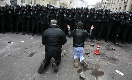 Protestující v Kyjev.