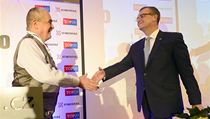 Miroslav Kalousek obhájil post místopředsedy na celostátním sněmu TOP 09. Na snímku mu gratuluje předseda Karel Schwarzenberg. | na serveru Lidovky.cz | aktuální zprávy