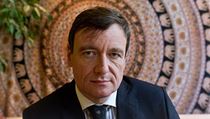 thova nová verze: Zaběhli do sklepa, vyndali flašky a vložili miliony. | na serveru Lidovky.cz | aktuální zprávy