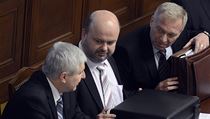 Jiří Rusnok, Martin Pecina a Vlastimil Picek na jednání sněmovny. | na serveru Lidovky.cz | aktuální zprávy