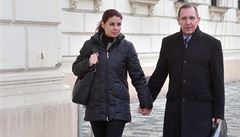 Na snímku picházejí k soudu obalovaní Kateina Pancová a Petr Kott 