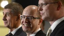 Zleva předseda hnutí ANO Andrej Babiš, předseda ČSSD Bohuslav Sobotka a předseda KDU-ČSL Pavel Bělobrádek vystoupili 2. prosince v Poslanecké sněmovně na tiskové konferenci po společném vyjednávání o koaliční smlouvě. | na serveru Lidovky.cz | aktuální zprávy