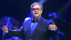 V Praze vystoupil britský popový král Elton John.