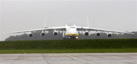 Ob rusko-ukrajinsk transportn letadlo AN-225 Mrija.