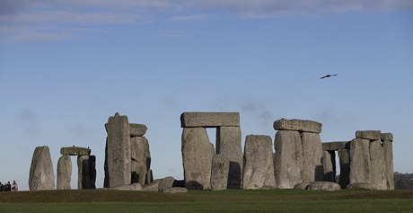 Obrovský kamenný kruh, jeho pvod a úel se zatím vdcm nepodailo zcela objasnit, stojí na pláni u Salisbury asi 130 kilometr jihozápadn od Londýna.