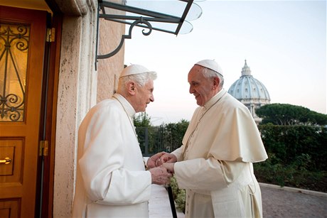 Pape Frantiek navtívil svého pedchdce Benedikta XVI.