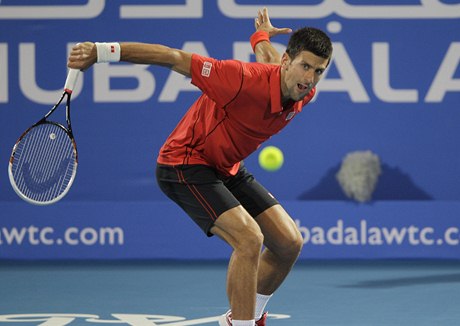 Novak Djokovi na exhibiním turnaji v Abú Zabí.