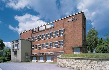 Sokolovna v rodné Sloupnici z let 1926-1928 ve stylu holandské architektury je nejvýznamnjím dílem architekta Vojtcha Vanického, který byl jedním z významných ák Jana Kotry