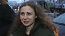 Putinova amnestie: lenka Pussy Riot Aljochinov je na svobod