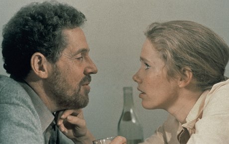 Elrand Josephson a Liv Ullmann ve filmu Scény z manelského ivota.