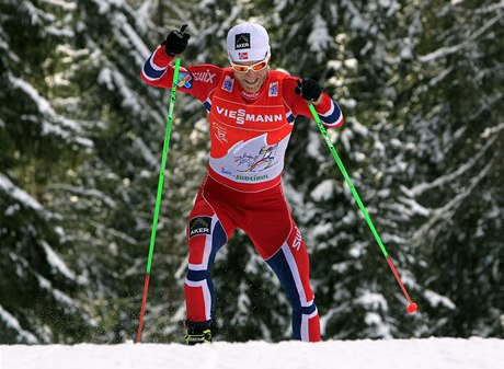 Norský bec na lyích Johnsrud-Sundby.