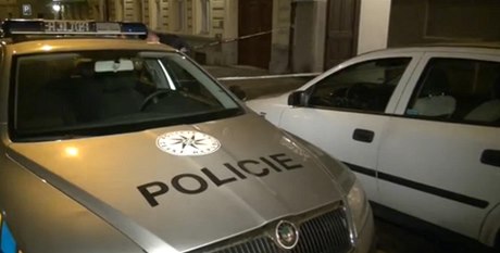 Policisté hledají vraha eny nalezené v úterý veer v byt na Praze 2.