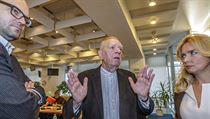 Radní Jaroslav Dědič, Milan Uhde a Dana Eklová. | na serveru Lidovky.cz | aktuální zprávy