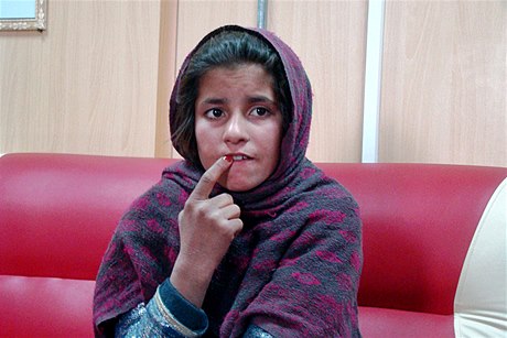 Afghánská dívka, která mla spáchat sebevraedný atentát, ale byla vas zadrena policií, je nyní v ochranné vazb.