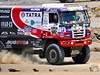 Pilot Martin Kolomý s vozem Tatra (vpravo) v souboji s Jaroslavem Valtrem na Liazu pi 12. etap závodu Dakar 2014