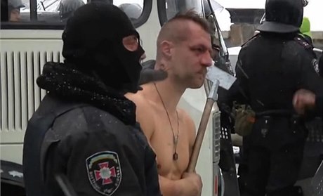 Pípad ukrajinského naháe: Byl naím suvenýrem, zaslouil si to, ekl policejní dstojník.