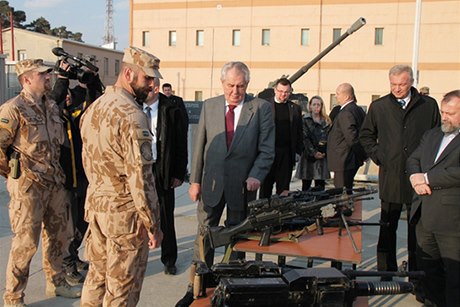 Prezident Milo Zeman 24. a 25. ledna navtívil Afghánistán, kde se setkal s eskými vojáky, kteí v asijské zemi psobí v rámci Mezinárodních sil pro podporu bezpenosti v Afghánistánu (ISAF).