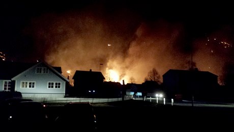 Vesnici Laerdal v Norsku zachvátil poár
