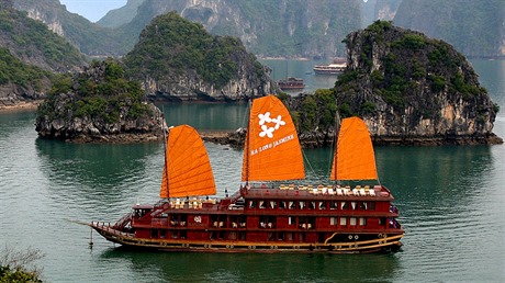 Jedna z nejhezích lodí v zálivu Halong Bay. Ha Long Jasmine.