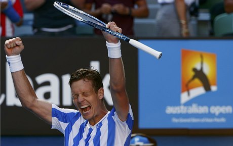 Berdych slaví postup mezi nejlepí tyku.