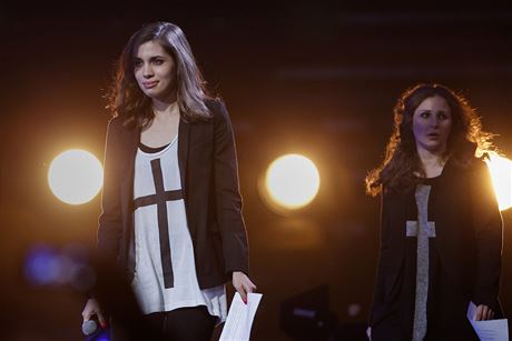 Marija Aljochinová (vpravo) a Nadda Tolokonnikovová na koncert Amnesty International  v New Yorku. 