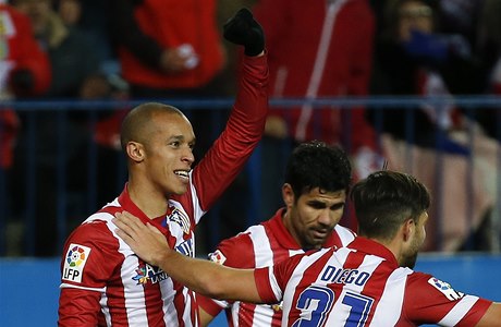 Fotbalisté Atlética Madrid. Vlevo Joao Miranda.