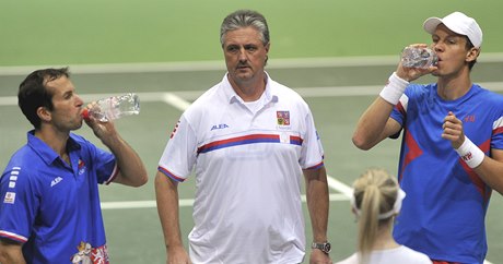 Zprava Tomá Berdych, nehrající kapitán Jaroslav Navrátil a Radek tpánek