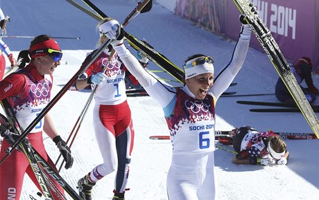 Justyna Kowalczyková (vlevo) vedle Charlotte Kallové, která slaví druhé místo