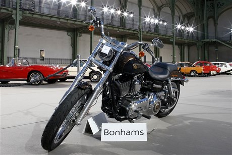 Motocykl znaky Harley Davidson, který loni pímo od výrobce dostal pape Frantiek.