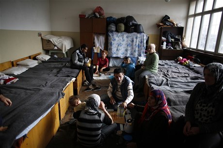 Pokoj uprchlického tábora v Sofii, v jednom bydlí a 6 rodin
