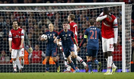Thomas Müller z Bayernu slaví svj gól do sít Arsenalu