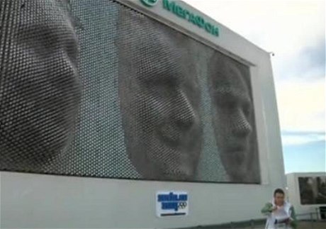 3D portréty na billboardu v Soi
