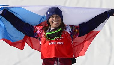 Eva Samkov s eskou vlajkou.