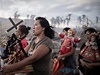 World Press Photo - 1. místo v kategorii Spot News Single, fotograf Phillipe Lopez, Francie. Snímek zachycuje ádní tajfunu Haiyan na Filipínách. 