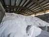 Nejvce materilu za posledn lta spotebovali silnii na dlnicch v prosinci 2010, tm 25.000 tun.