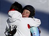 Dominique Gisinová ze výcarska a Tina Mazeová ze Slovinska jsou spolenými vítzkami olympijského sjezdu