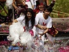 Praem Pam Srichamnan a Suriya Utai naplnovali svatbu na v pirtskm stylu.