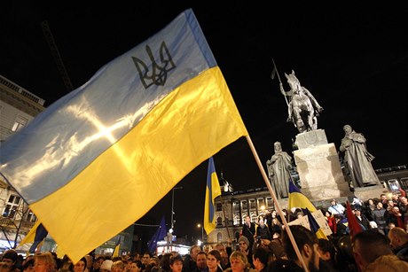 Lidé na demonstraci v Praze kritizovali ukrajinského prezidenta Janukovye