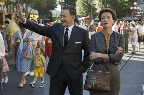 Tom Hanks a Emma Thompson jako Walt Disney a spisovatelka Travesová
