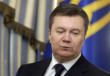 Janukovy demisi nepodá. Je to jako ádní nacist, ekl
